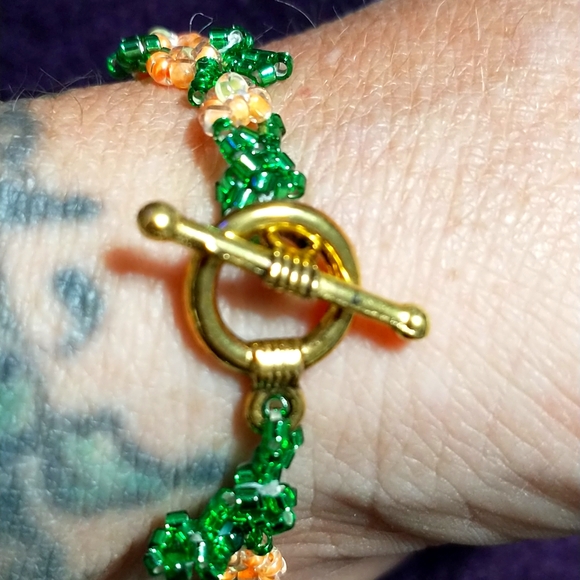 1oak Orange and Green Beaded Daisy Chain Bracelet - Picture 2 of 4